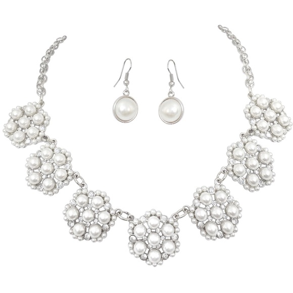 Pearl Cluster Flair Statement Necklace Earrings Set - Picture 1 of 3